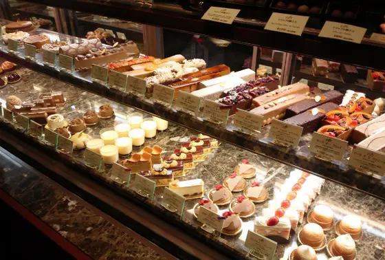 ショーケースには夢のようなケーキ🍰