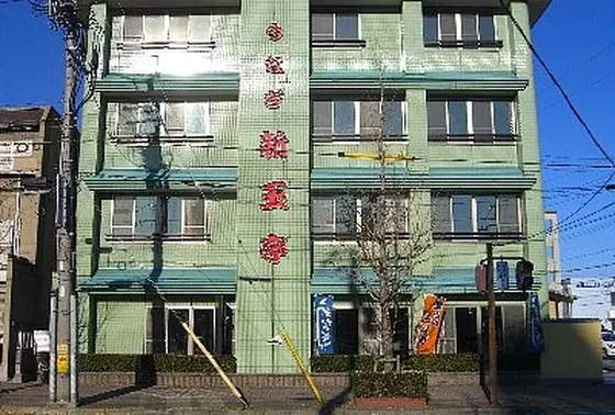 津 市役所の前