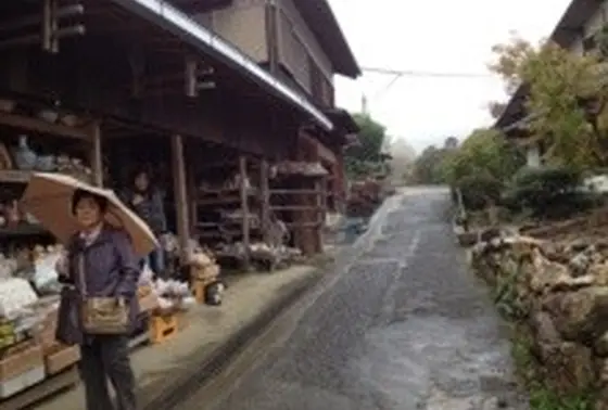 ひなびた参道が楽しい