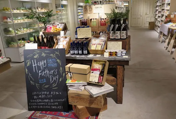 洗練されたシンプルな店内