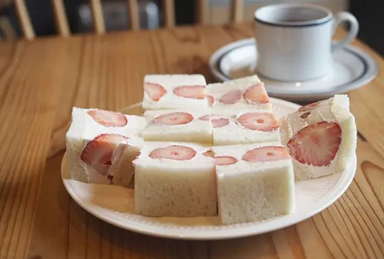 イチゴのフルーツサンド