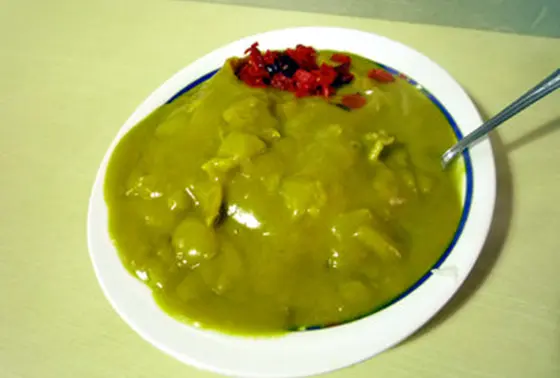 いまどき珍しい、黄色いカレー