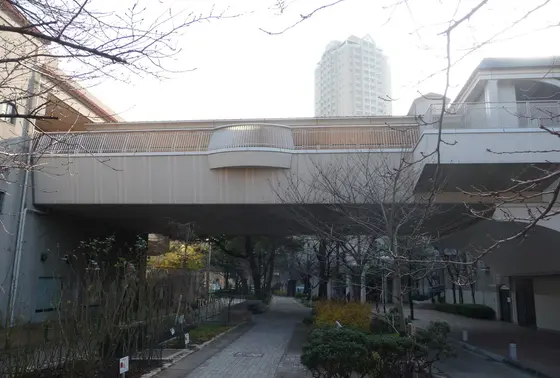歌劇とファミリーランドを結ぶ橋