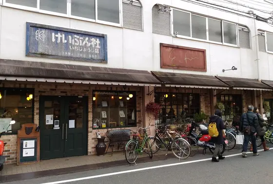 店員さんが近くのカフェも教えてくれちゃう！！