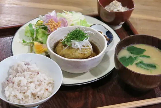 同ビルには毎日でも通いたいハコブキッチン！