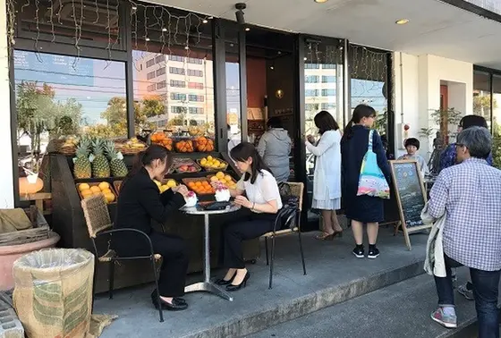休日には多くの人で賑わいます