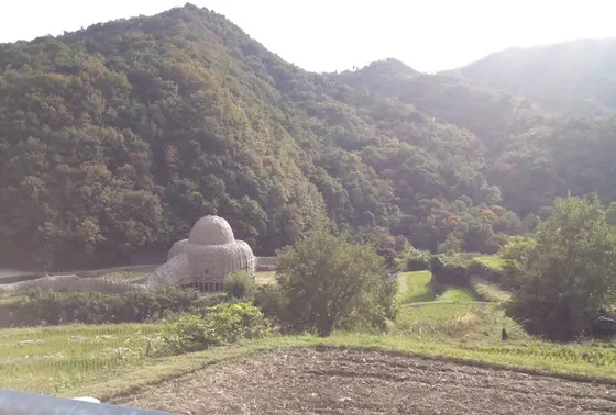 のどかな田園風景の中に