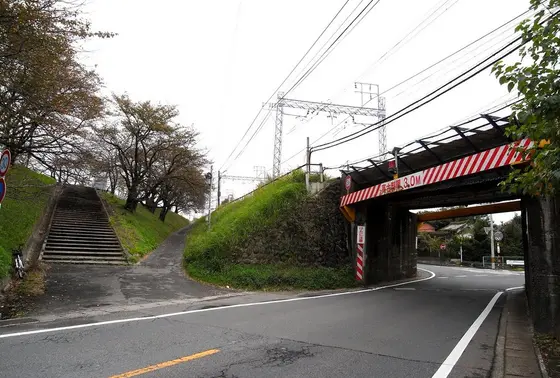 堤防を超える必要があります