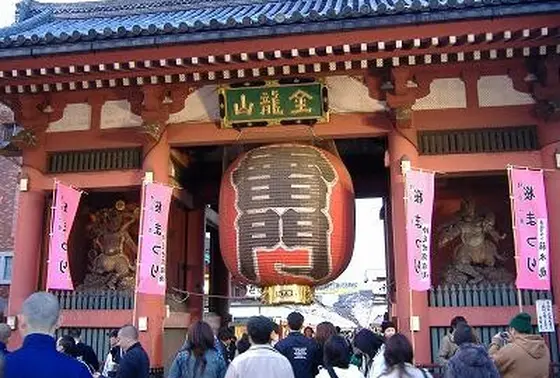 雷門は浅草のシンボル