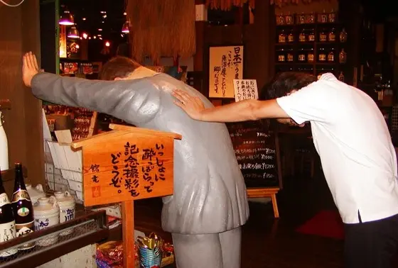 日本酒が飲めない人も記念撮影をどうぞ