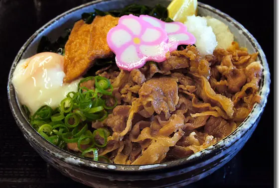ボリューム満点！！まかないうどん！