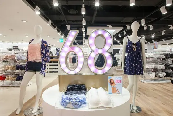 6IXTY8IGHT 明洞店