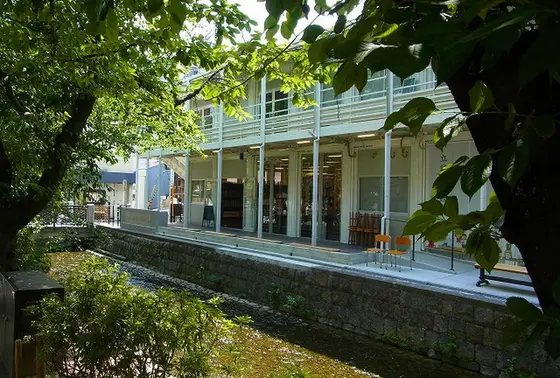 高瀬川沿いのテラス