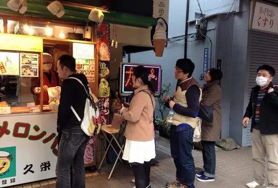 行列に並ぶ相棒。