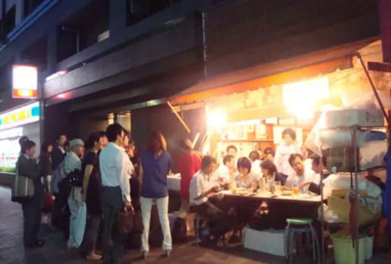 店の外にも人だかり。