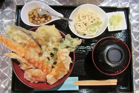 産直キノコと自然野菜の酵素玄米天丼