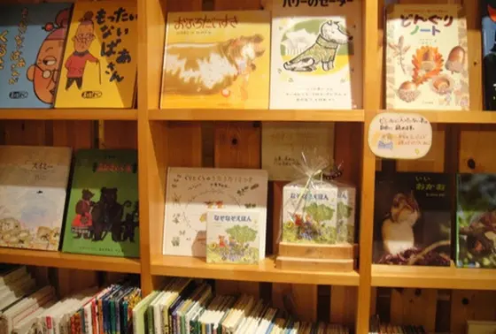 絵本を読みながらお料理を待てます