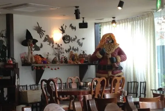 店に入ると大きなサンタクロース