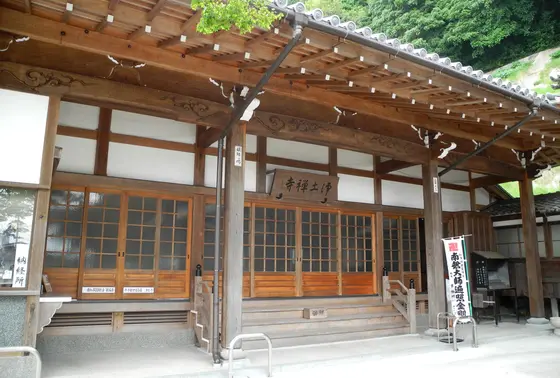 弘法様は本堂に