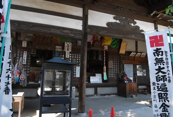 こじんまりとした境内