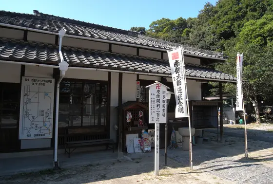 山門の参道が立派