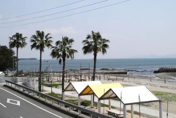 夏は海水浴客で一杯に