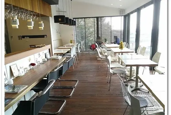 明るい店内(^○^)