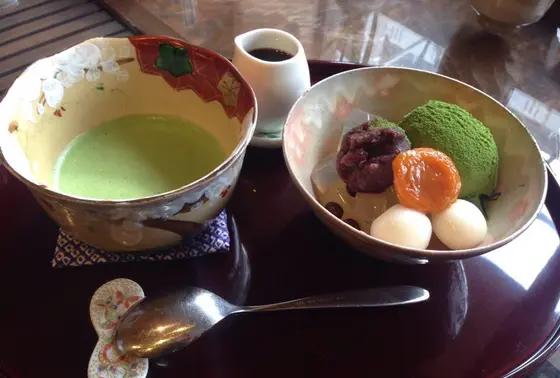 抹茶クリームあんみつとおうす