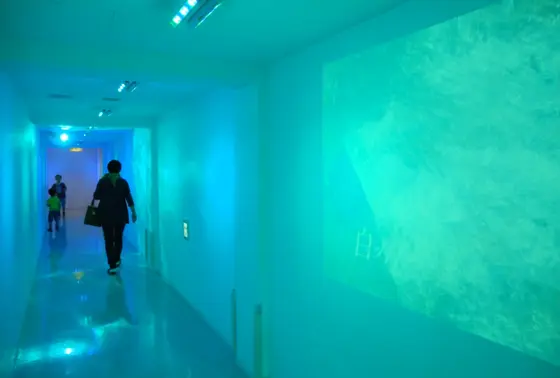 映像のトンネル