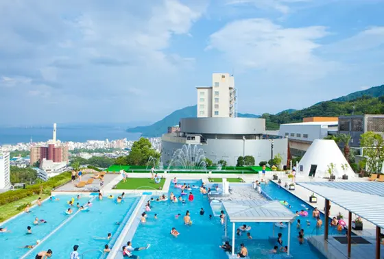 願望抜群な温泉プール
