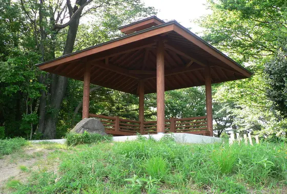 仙元山山頂下の東屋