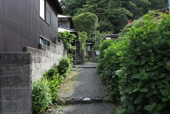長倉家と吉野千明の家もすぐ近くにあります