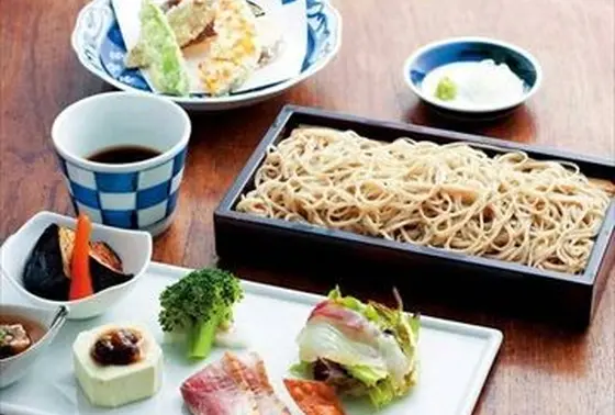 古民家でお蕎麦のコースを食す