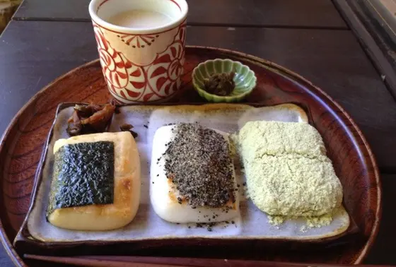 【甘酒400円、力餅500円】