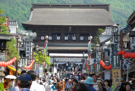 仲見世は既に身動き取れない