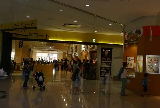 ららぽーと甲子園内フードコート