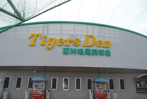 球場観客席入口