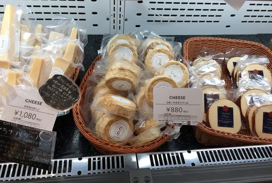 もちろんチーズも売っています。