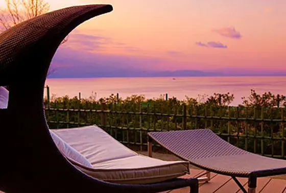 部屋によりテラスのイスやお風呂の形も違います