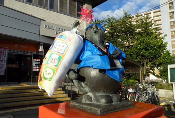 中央郵便局前の狸