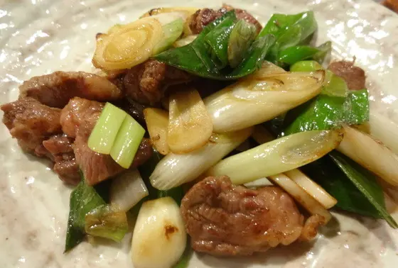 馬肉とネギのいためもの