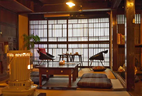 落ち着いた店内