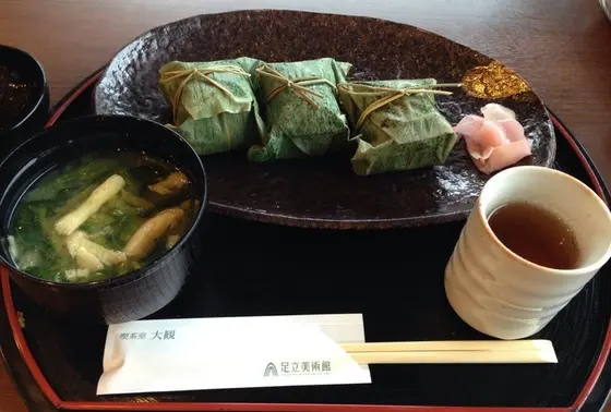 軽食もある喫茶室 大観
