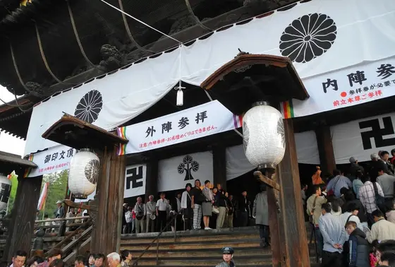 いよいよ内陣参拝