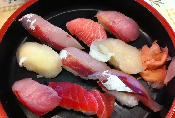 朝獲れ寿司