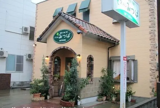 路地裏の可愛らしいレストラン