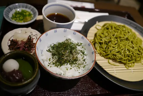 お食事も楽しめる！