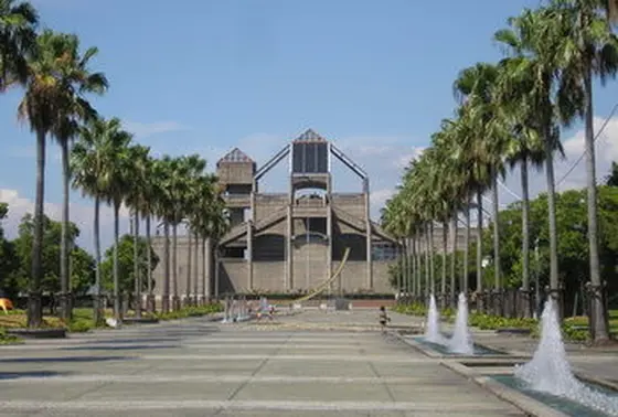 中には瀬戸大橋記念館もあります。