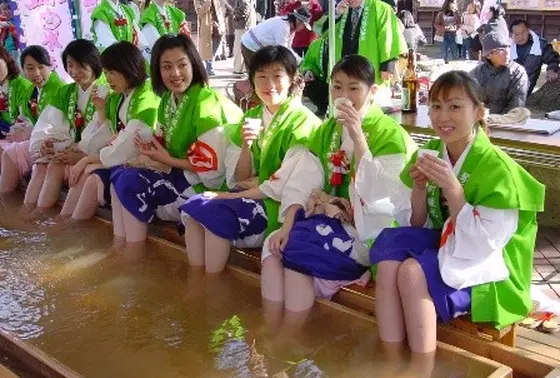 気軽に楽しみたいなら足湯！
