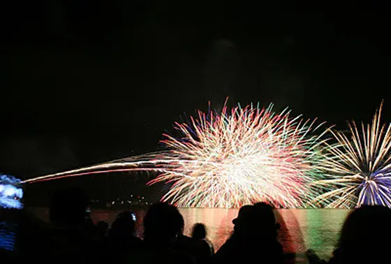 毎年８月には花火大会も行われます。